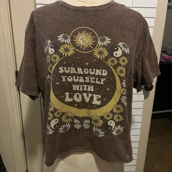 Caution To The Wind Chocolate Tee with Sun and Floral Motif - Picture 1 of 2